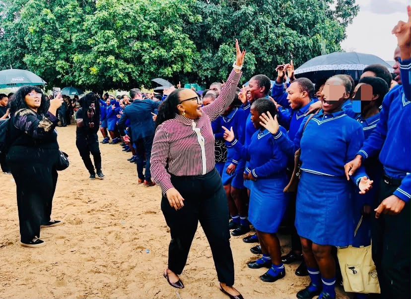 Thongwana High gets container library with over 4000 books